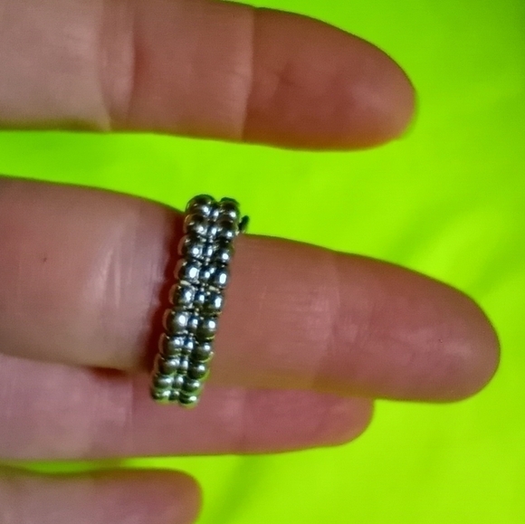 Silvertone Black stones stretch adjustable crystal ring size 8 - Picture 3 of 5